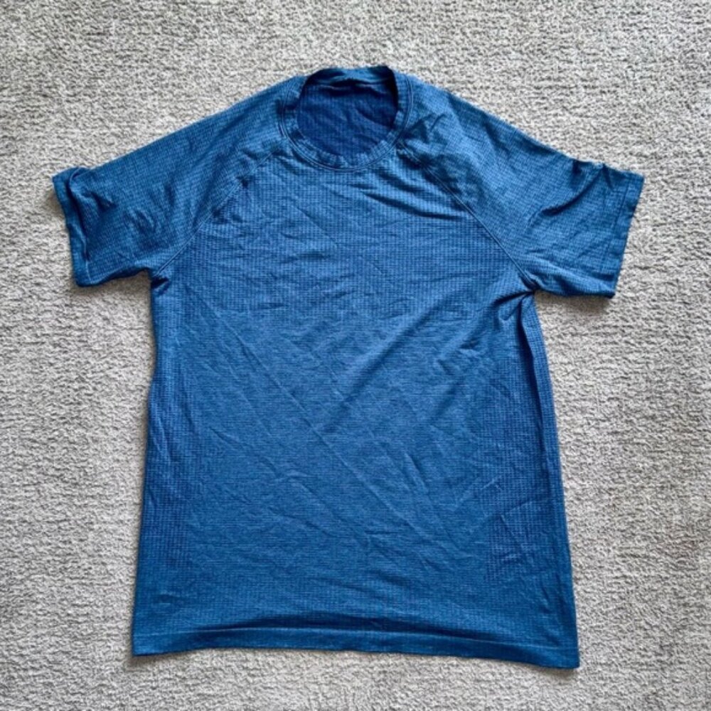 Lululemon men’s L short sleeve metal vent tech shirt